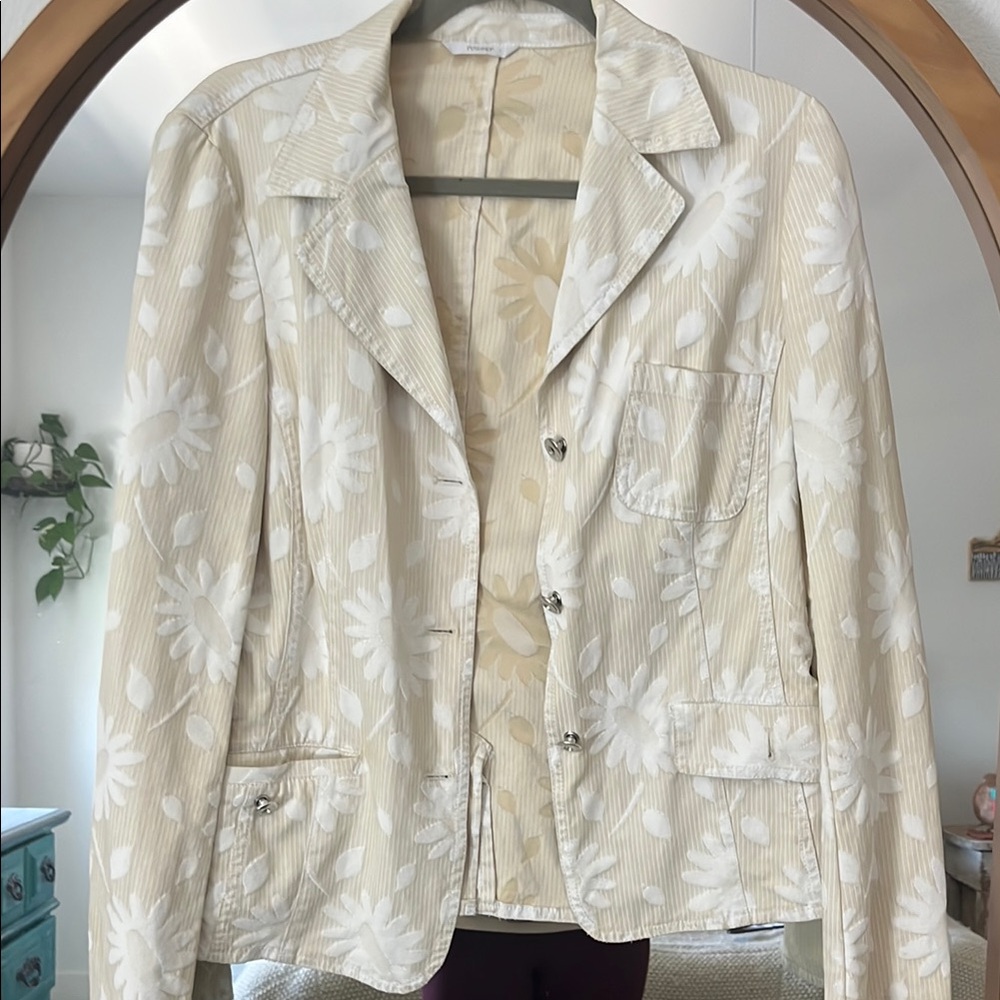 Cream Blazer with Textured Fabric and Relaxed Style